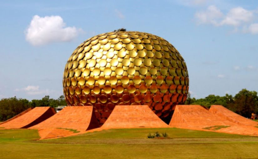 Les Cités Utopiques (Auroville, Slab City, Bombay Beach)